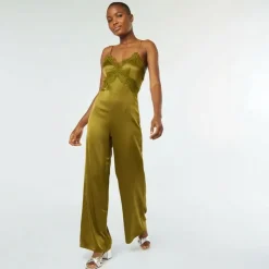 Clearance Combi pantalon satinée à bretelles fines avec dentelle dos nu Femme Femme Combinaison
