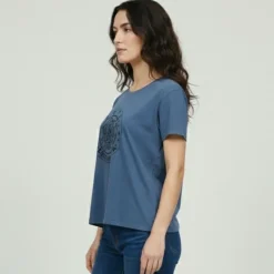 Discount Tee shirt coton oxford avec blason imprimé Femme Femme Haut, Chemise|Tee Shirt